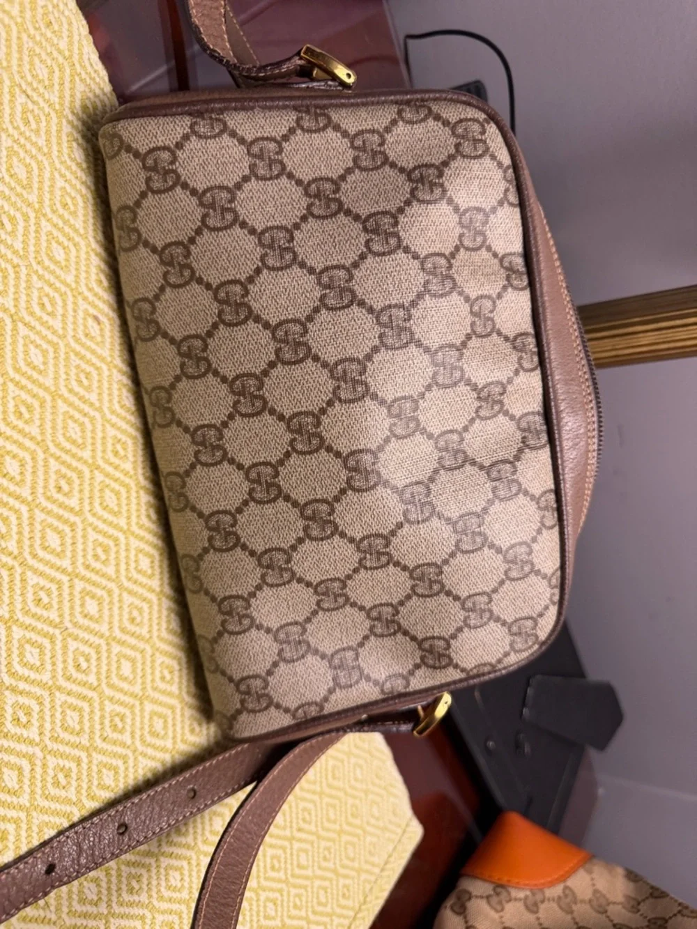 Authentic Gucci Beige Brown GG Supreme Crossbody Bag - Picture 4 of 4